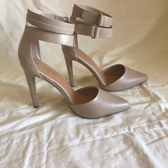 Woman’s shoes - Picture 3 of 3